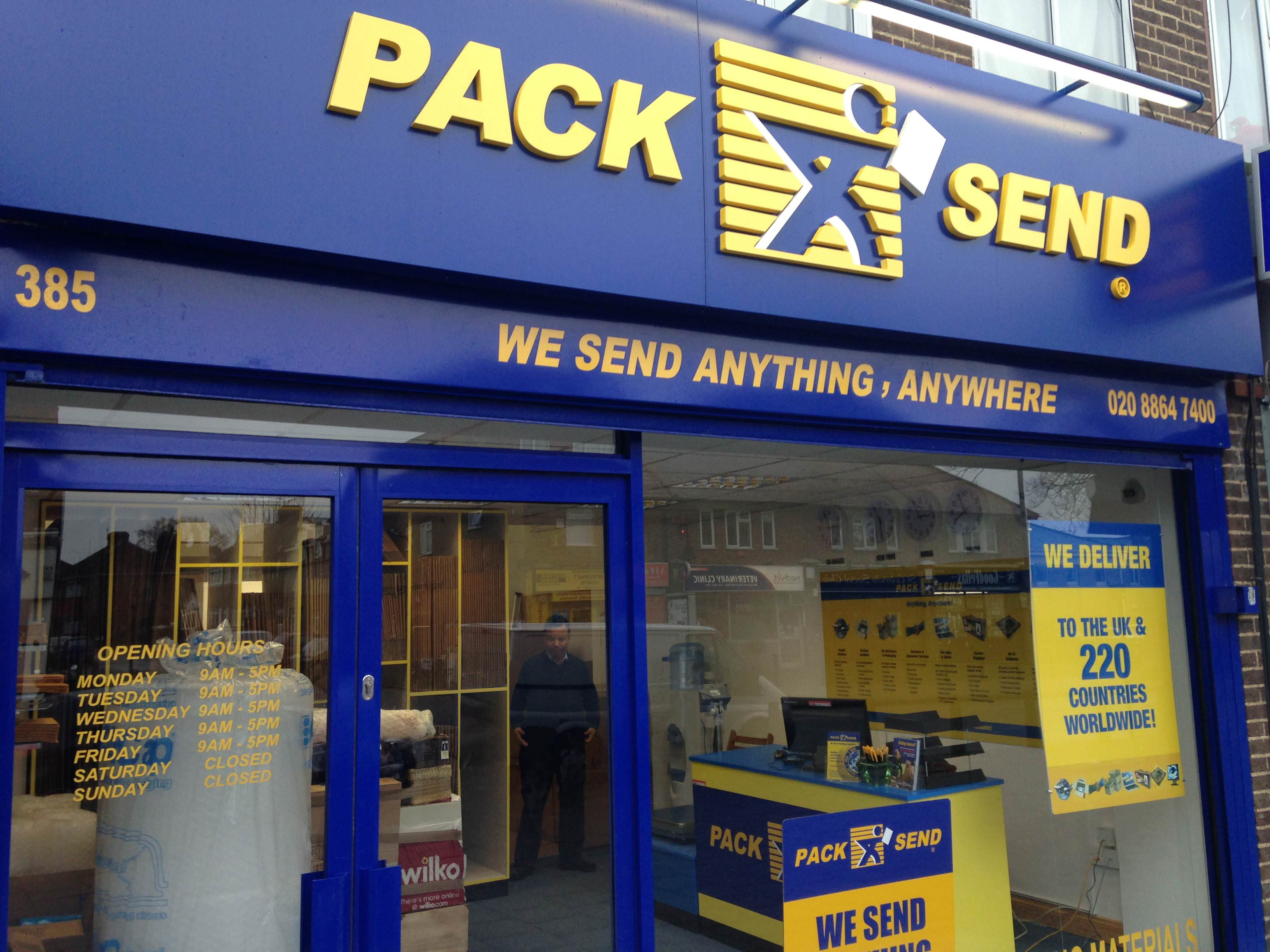PACK & SEND Store Front